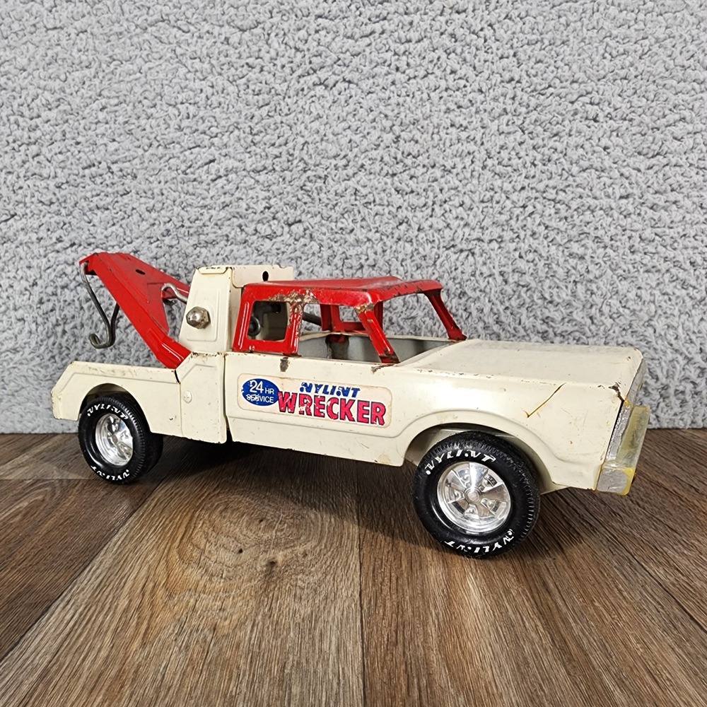 Vintage Nylint 24 Hr Service Wrecker Tow Truck Pressed Steel USA 15.5"